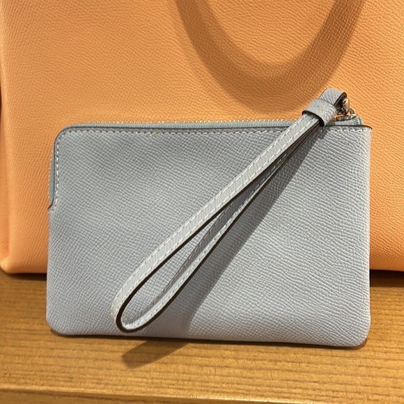 Coach Corner Zip Wristlet
Silver/POWDER BLUE - Picture 7 of 16